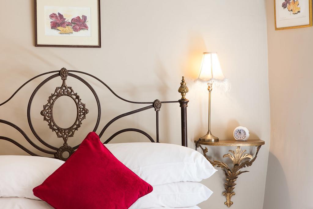 White Hart Hotel Стоу на Вёлд Номер фото